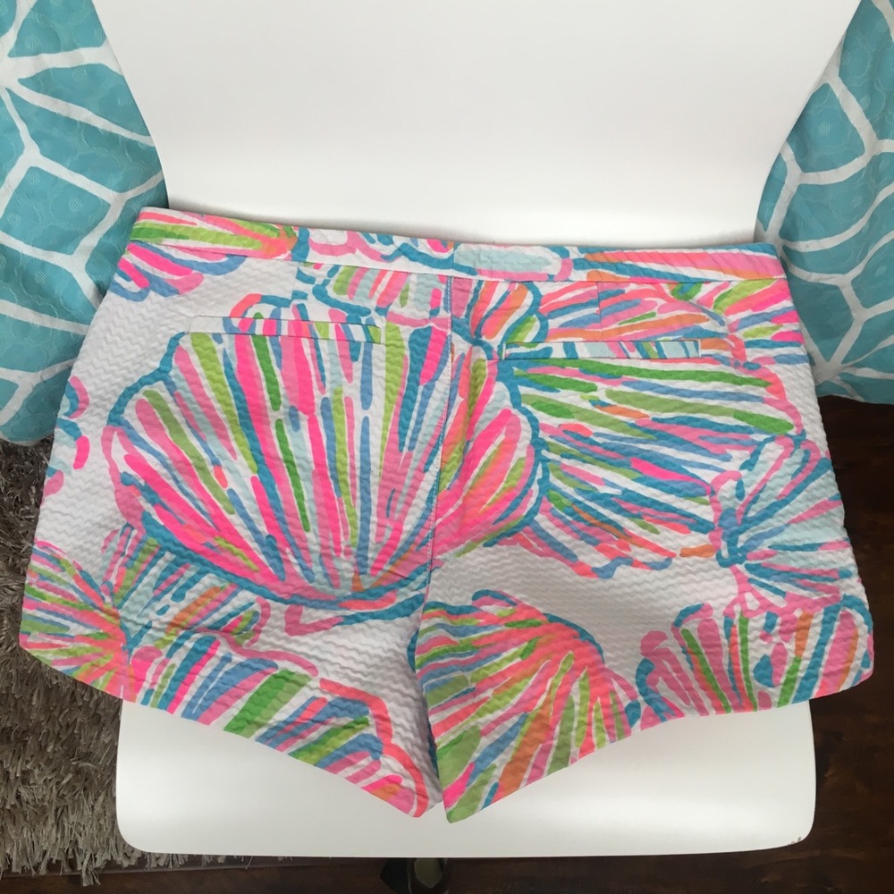 Lilly Pulitzer Shellabrite shorts - Picture 2 of 2